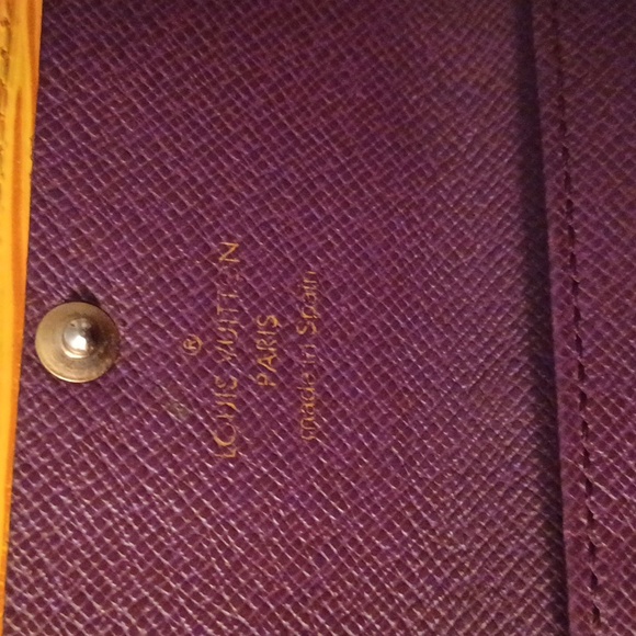 ✨️LOUIS VUITTON TRI-FOLD EPI LEATHER KEYHOLDER - Picture 6 of 12